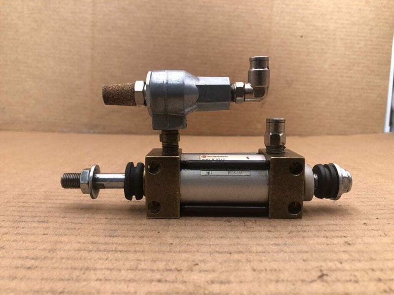 Norgren S-3740 Pneumatic Cylinder 150 PSI 1-1/8" Bore 1" Stroke (LOT OF 2)