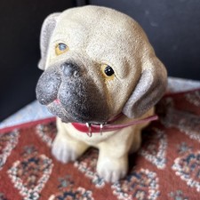 Mops Hund, Figur