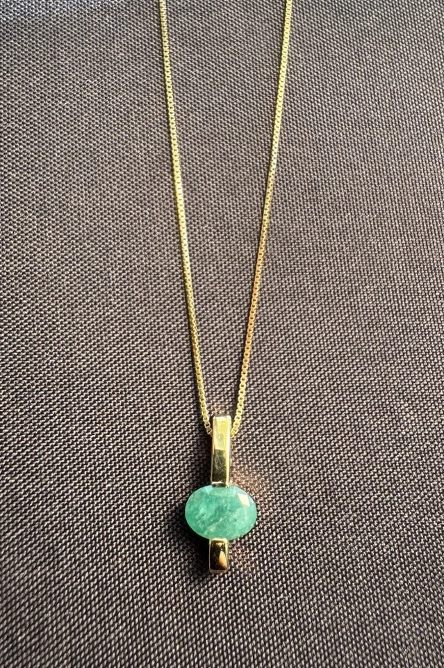 "Collar de oro amarillo de 14kt esmeralda genuina en cadena de caja de oro amarillo de 14kt" Foto 2 de 4