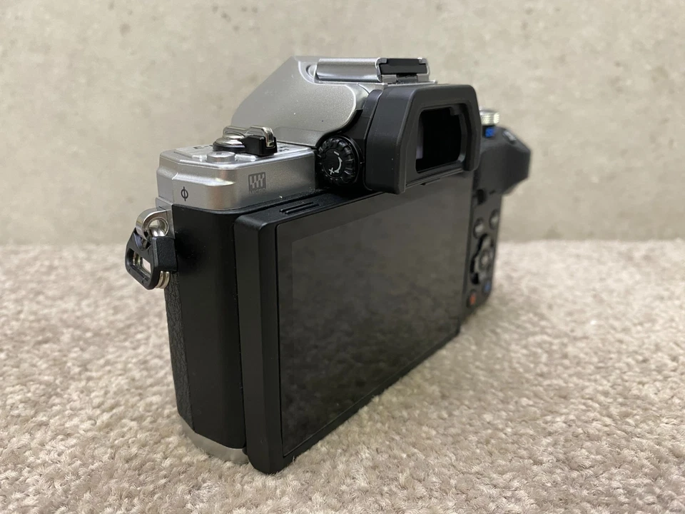 Olympus OM-D E-M10 Mark IV 20.3MP Mirrorless Camera Body Only - S/C Only 380 - image 4 of 4