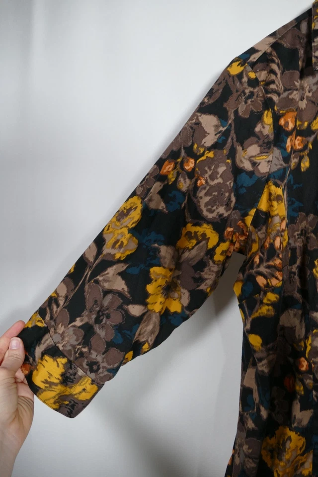 Colección 212 Mujer Top Floral Oscuro Abotonado Talla 1X Elástico Hada Grunge Foto 2 de 4