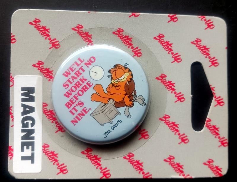 "We'll Start No Work Before It's Nine" Garfield the Cat MAGNET  1 3/4" MOC