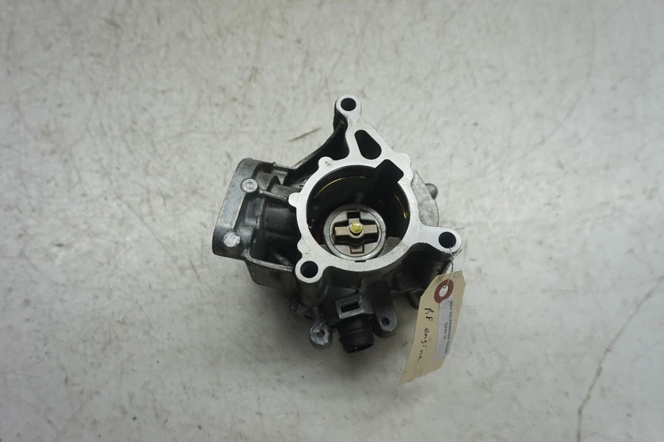 Volkswagen Tiguan 2018-2024 OEM 2,0 L bomba de vacío 06K145100 Foto 3 de 4