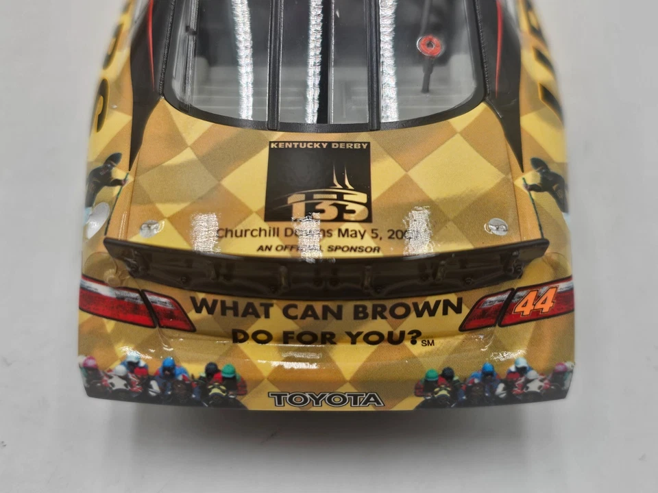 Dale Jarrett #44 UPS / Kentucky Derby 2007 CAMRY Stock Car NASCAR escala 1:24 NUEVO Foto 4 de 4