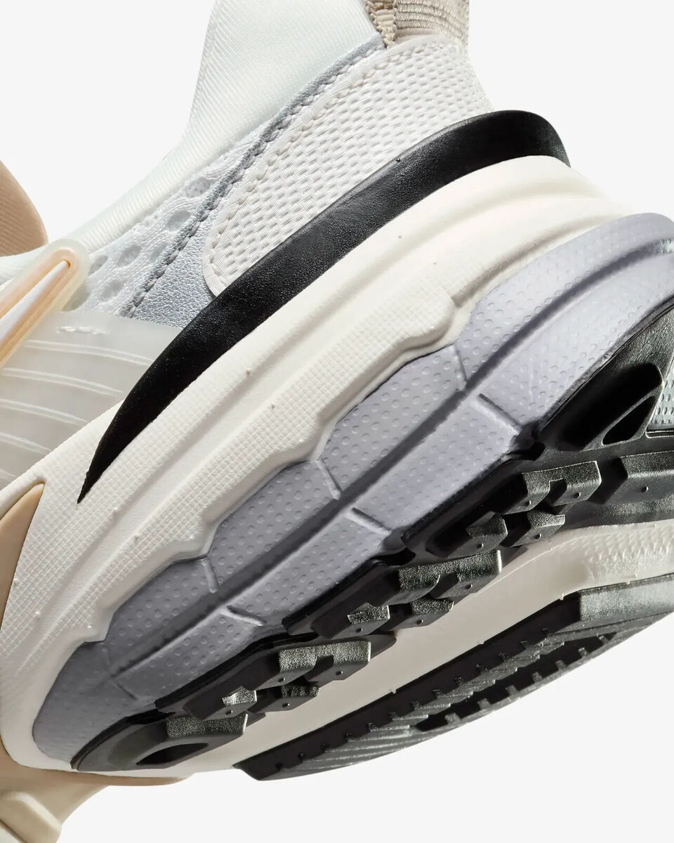 スニーカー Nike V2K Run Women Shoes HJ7245-100 New Nike Women's V2K Run Shoes - White/ Metallic Silver