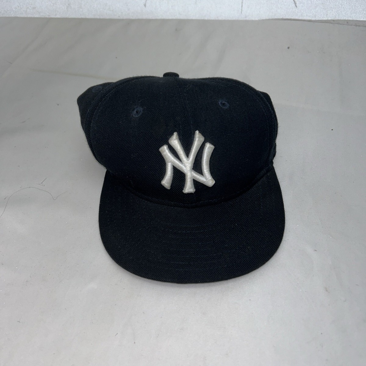 Mid Century Junior Seasons New York Hat, Size 22.5 A, Excellent Condition white-new-york-yankees-2026-  main image 2