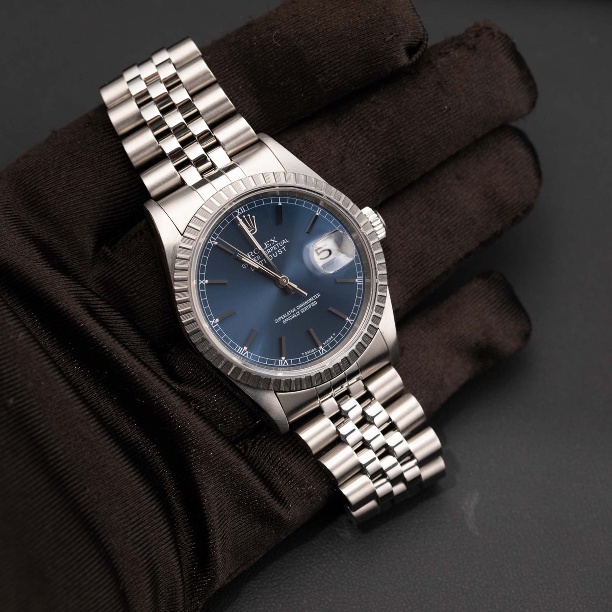 700シート Rolex Datejust 16220 Engine-Turned Bezel Jubilee Watch 36mm Blue