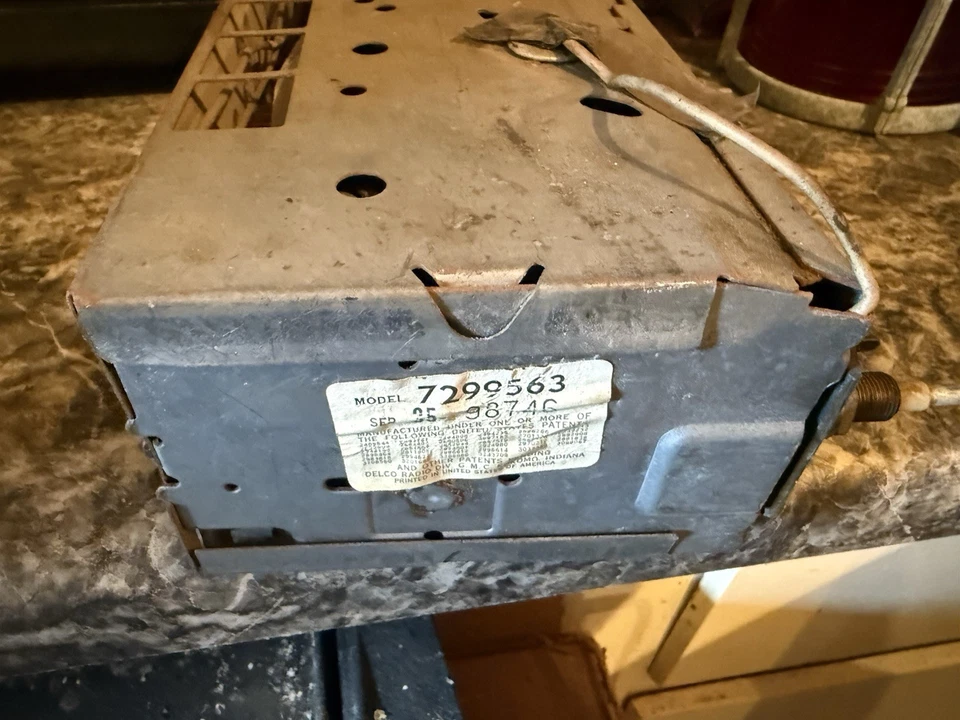 Oldsmobile F85 442 Cutlass 1967 radio AM tablero pulsador 7299563 Foto 3 de 4