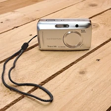 Olympus Stylus 500 - 5.0mp All Weather Digital Camera No Battery Untested
