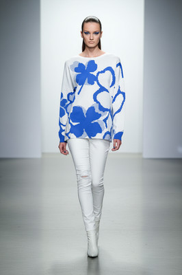 Tolles Shirt  von Missy in royalblau  und wei?