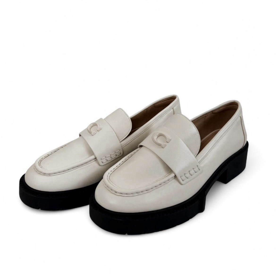 coach ホワイト　モカシン　フラットシューズ　ローファー NWOT Coach Cream Leather Leah Chunky Platform Slip On Loafer Women