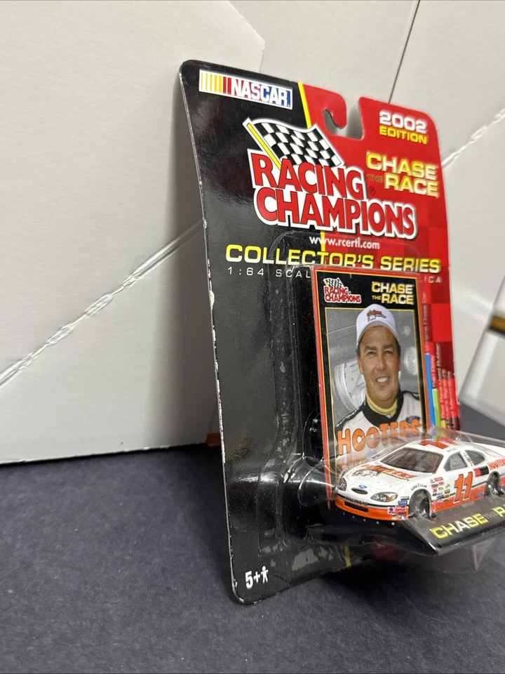 Brett Bodine Hooters 2002 1:64 NASCAR Racing Champions Chase The Race Diecast Foto 4 de 4