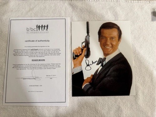 SIR ROGER MOORE 007 JAMES BOND RARE SIGNED AUTOGRAPH Photo With COA - Picture 1 of 7