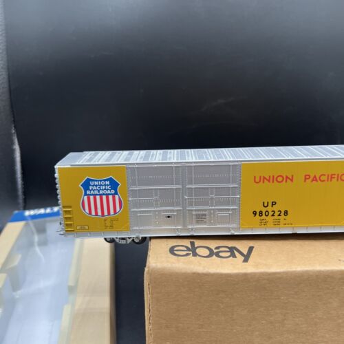 HO WALTHERS 932-3537 PULLMAN STANDARD 86' HI-CUBE BOXCAR 8 DOOR UNION PACIFIC UP - Picture 8 of 12