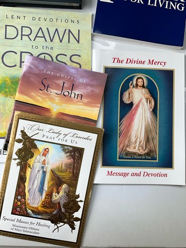 Vintage Lot Of 21 Catholic Religious Ephemera Books Pamphlets Literature Prayers - Picture 4 of 9