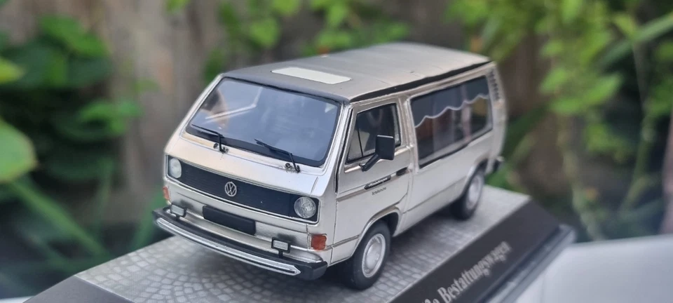 Coche fúnebre Premium Classix Volkswagen T3a Schalkmuhle plateado 1:43 Foto 3 de 4