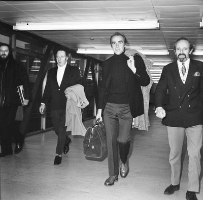 The departure of Sean Connery to Germany for personal appearances - Old Photo 2