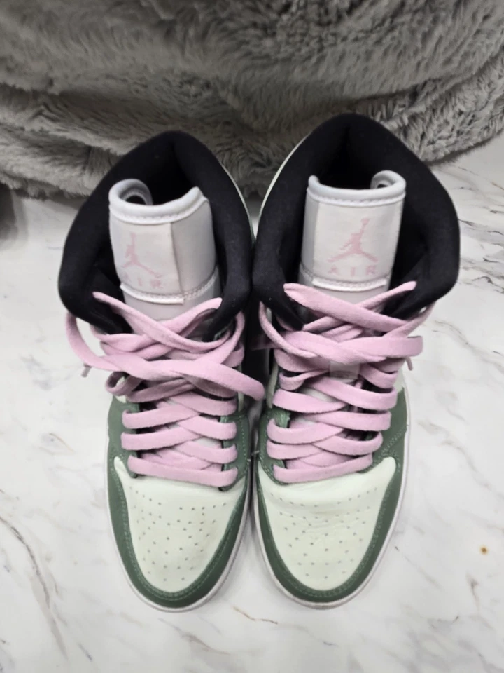Size 8 Jordan 1 Mid Dutch Green - Image 2 of 4