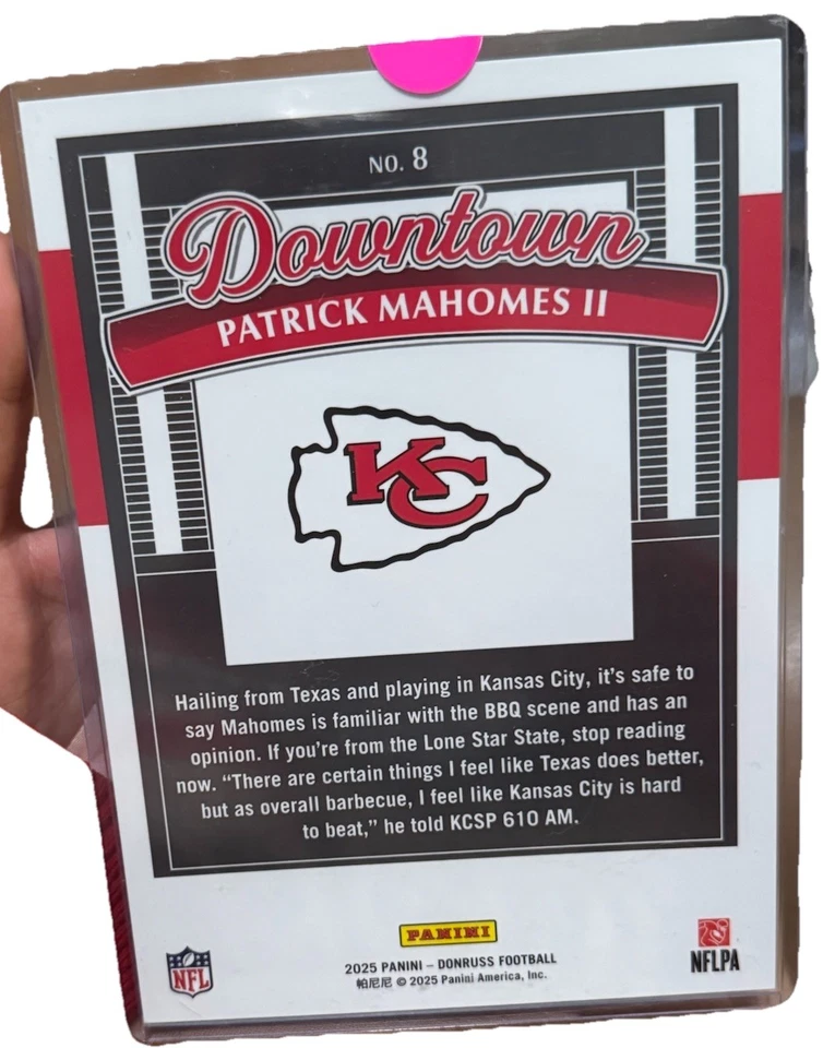 Donruss Football Patrick Mahomes II 2025 de gran tamaño/jumbo Downtown #8 Chiefs Foto 2 de 2