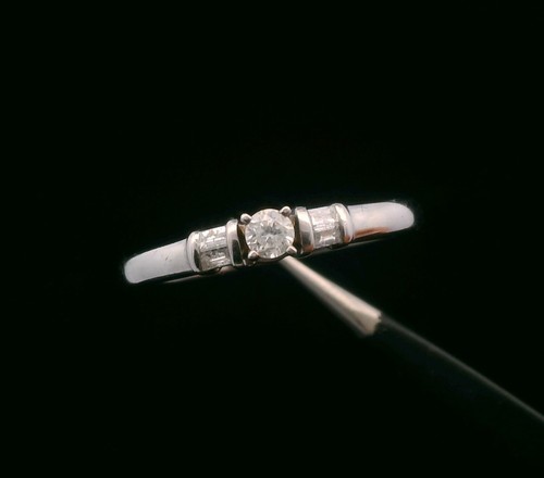 Platinum 950 0.20cttw Diamond Ring – Size 7 – 3.20g - Picture 5 of 10
