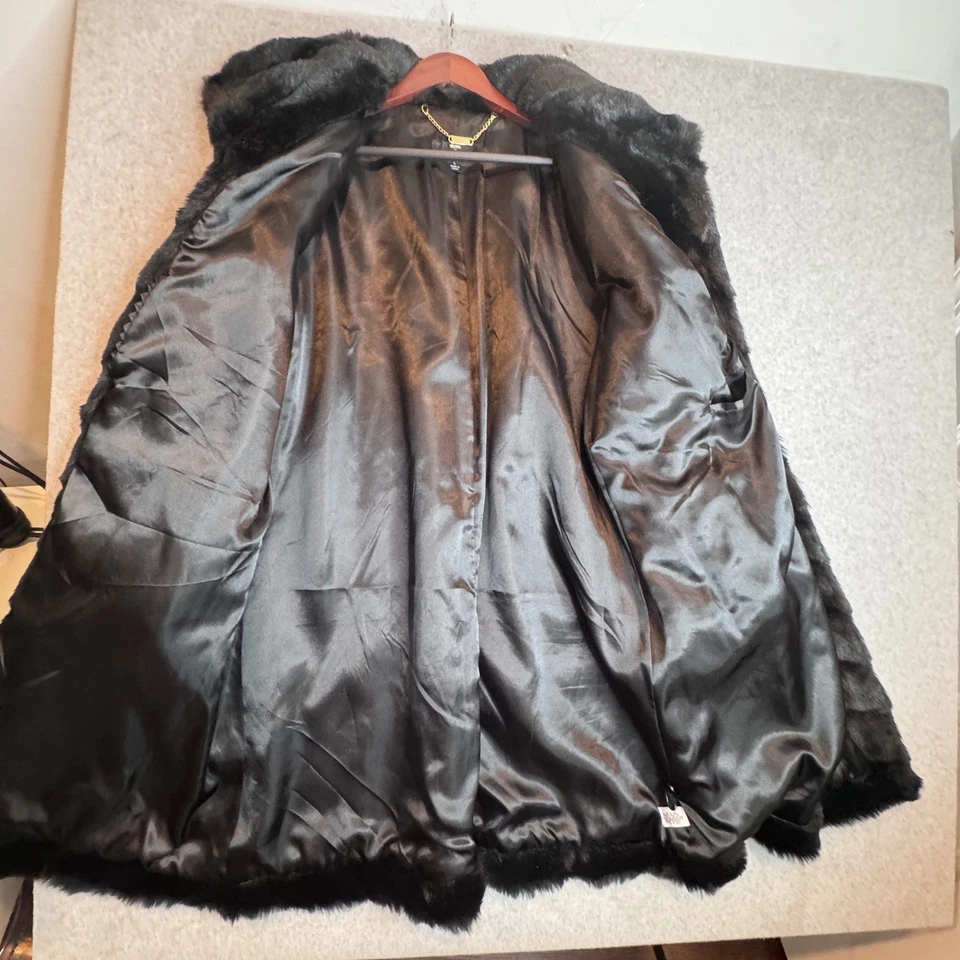 Lujoso Abrigo Negro Chevron Imitación Piel L Midi Esponjoso Forrado Satinado Dennis Basso Foto 3 de 4