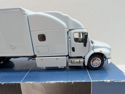 Tonkin Replicas 1:53 Freightliner M2 Expedited Box Van - Blank