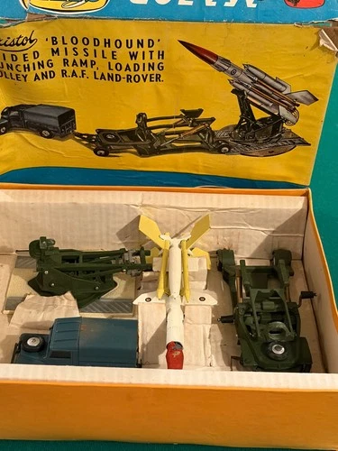 VINTAGE CORGI BLOODHOUND GUIDED MISSILE+ LAUNCHING RAMP+ TROLLEY LAND ROVER +BOX