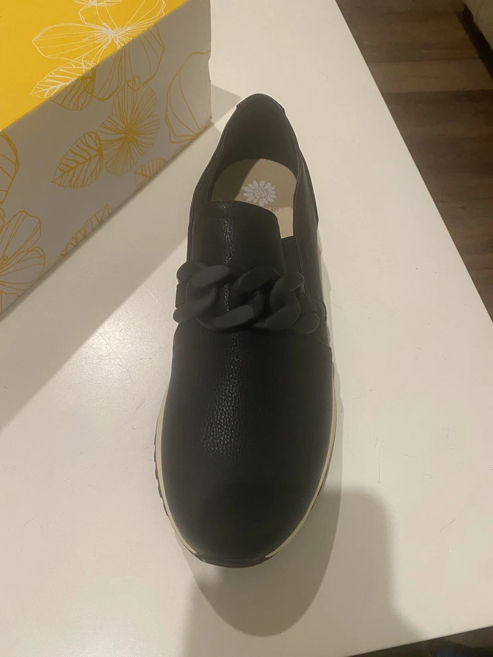 Mocasines sin cordones YellowBox Rory talla 9,5 negros para mujer Foto 3 de 4
