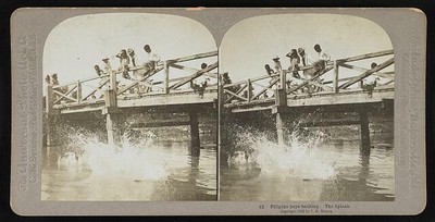 Photo:Filipino boys bathing. The splash 1902