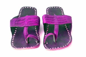 pink kolhapuri chappal