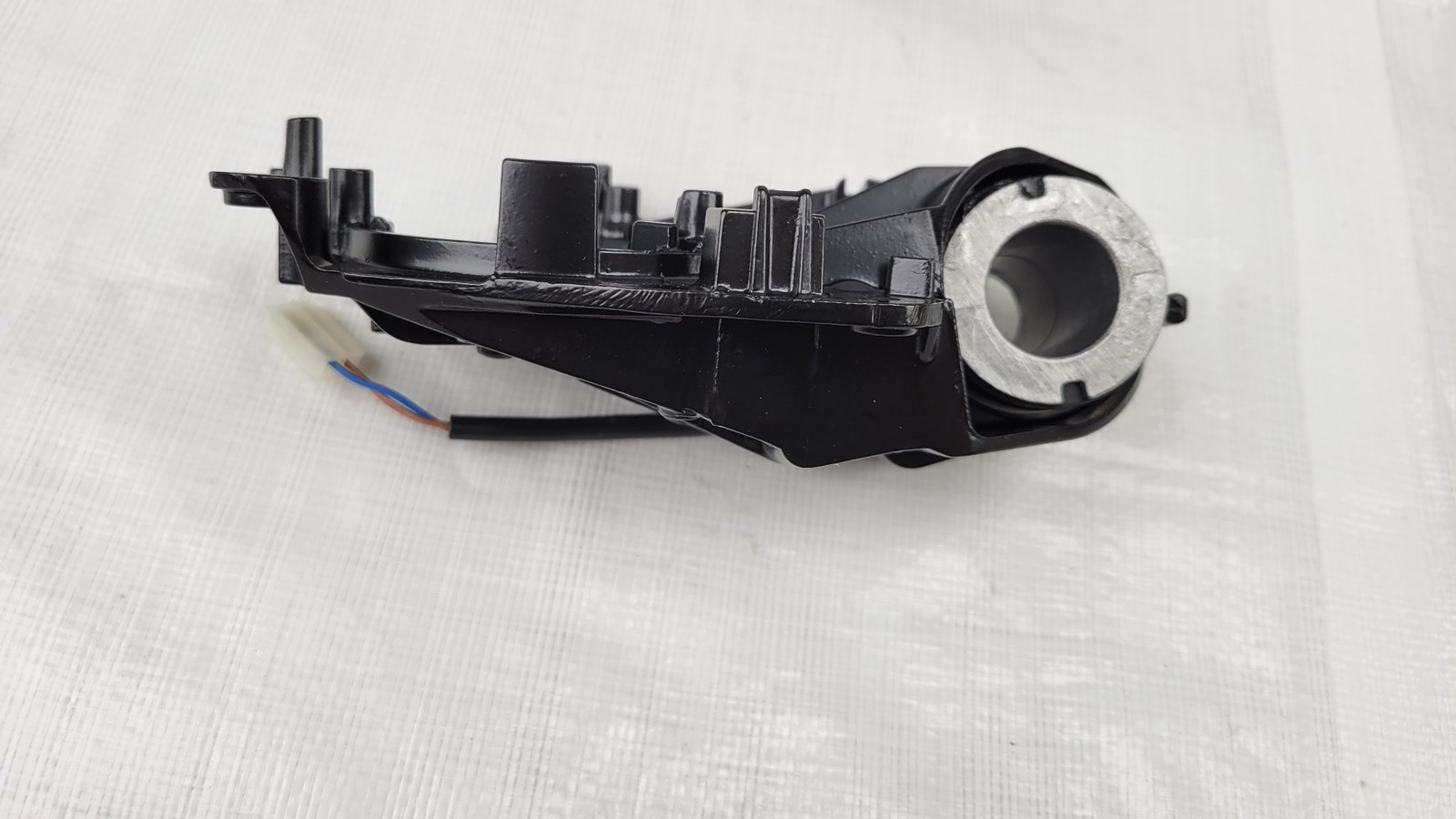New 2008-2012 Genuine Audi R8 TT Right Side View Mirror Mount 8J0-858-532-A