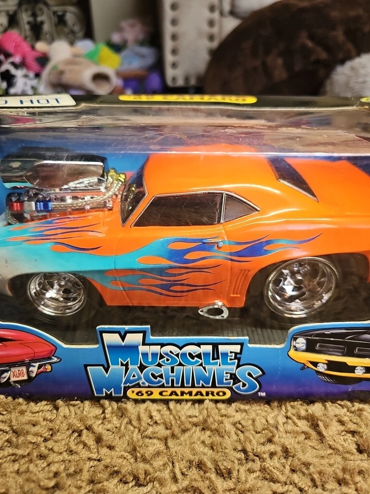 Vintage Muscle Machines 1969 Chevy Camero Orange With Blue Flames 1:18 Scale NEW - Image 4 of 4