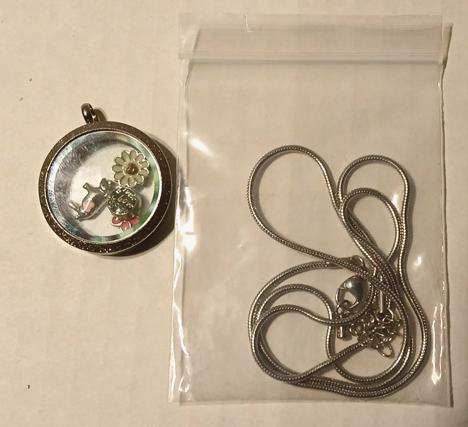 Collar de plata con dije de origami medallón Live Laugh Love con 4 dijes Foto 3 de 4