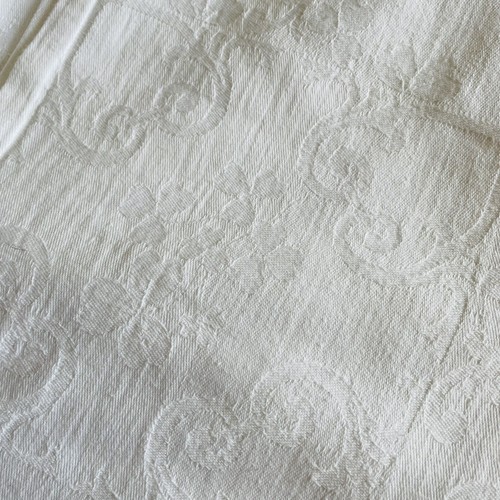 Trefoil embossed Tablecloth Cotton Formal Dining Sunday 64 x 50 in Vtg marks - Picture 5 of 12