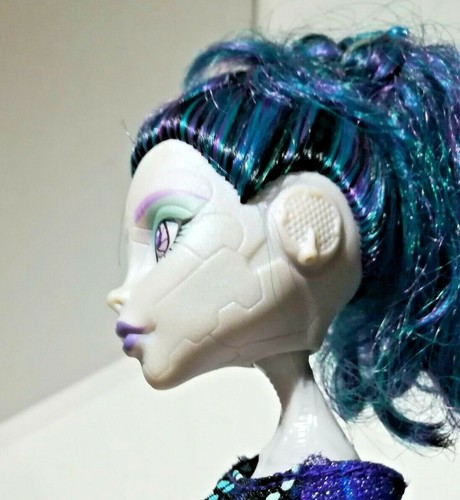 Monster High Elle Eedee Boo York Gala Ghoulfriends Doll - Picture 4 of 10