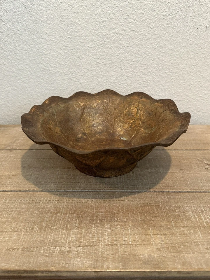 "Cuenco de altar vintage japonés de hierro dorado con forma de loto tazón 9x4"" rústico primitivo" Foto 3 de 4
