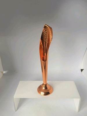 Vintage Handarbeit Kupfer Tulpen Vase Mid Century Modern 20 cm hoch gehämmert