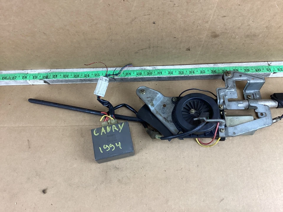 Antena traseira de rádio Toyota Camry 1992-1996 com relé - Imagem 2 de 4