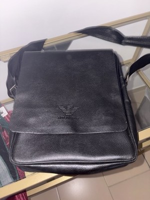 Emporio Armani Herren Umhängetasche Leder Schwarz Reißverschluss Außentaschen