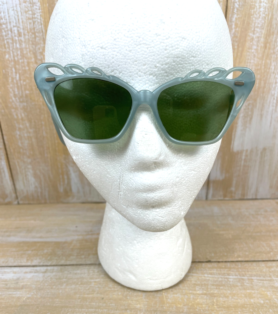 Vintage Willson Green Cat Eye Sunglasses With Green Lenses  display picture 2