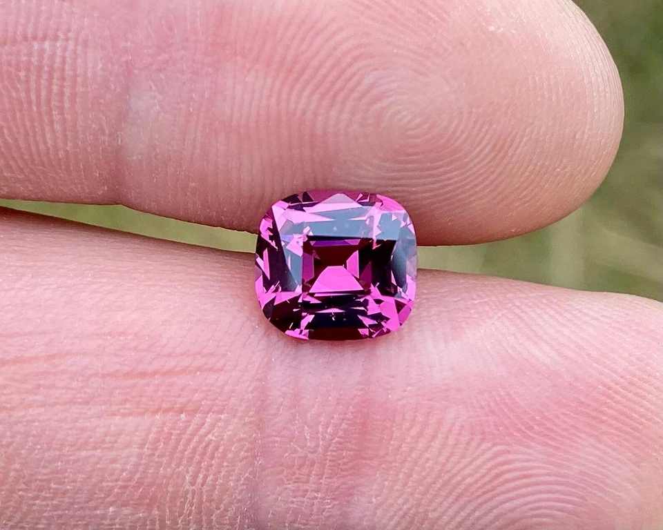 Натуральный малайский гранат россыпью драгоценный камень 3,75 карата, огранка подушка, сертификат GFCO - Изображение 3 из 4