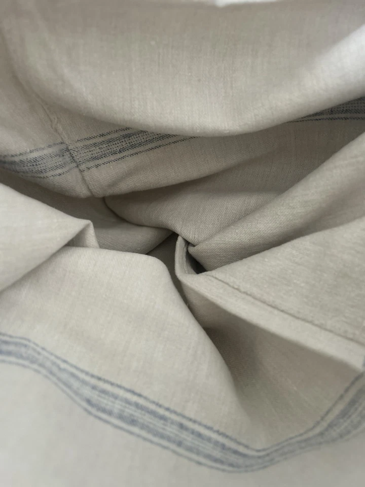 ANTIQUE EARLY PRIMITIVE BLUE WHITE WEIGHTY HEMP HIREMANS FEATHER BED COVER - Image 4 of 4