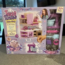 Tasty Tinies Bake Shop Petite Bakery Miniature Role Play Make Cakes/Cookies NEW 