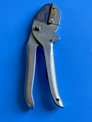 Vintage Wiss No. 907 Hand Pruning Snips Made In USA