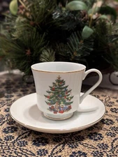 Tannenbaum Christmas Tree Footed Teacup and Saucer by House of Global Art Japan