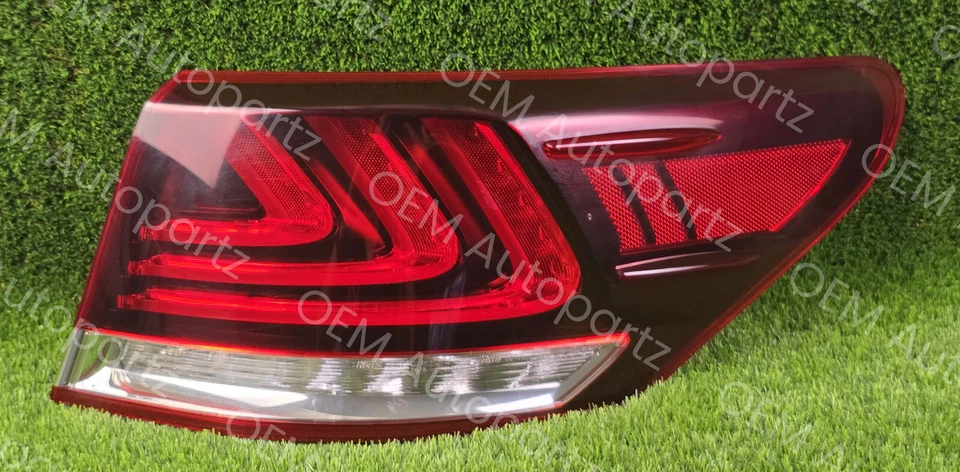 LUZ TRASERA LEXUS LS460 LS460L 2013-2017 lado derecho (lado del pasajero) LED fabricante original usada Foto 2 de 4