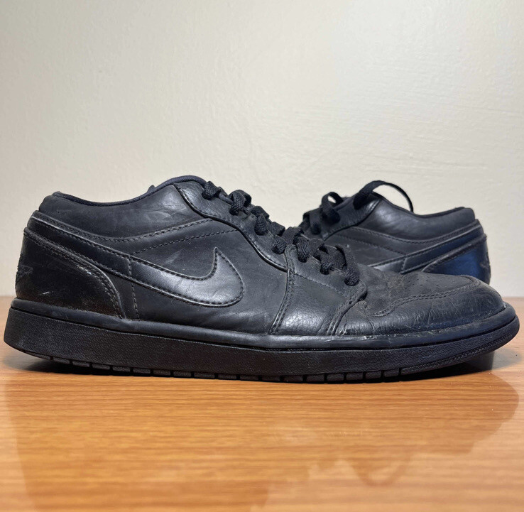 Nike Air Jordan 1 Retro Low Triple Black Noir Size 9 Nike Air Jordan 1 Retro Low Triple Black Noir Size 9