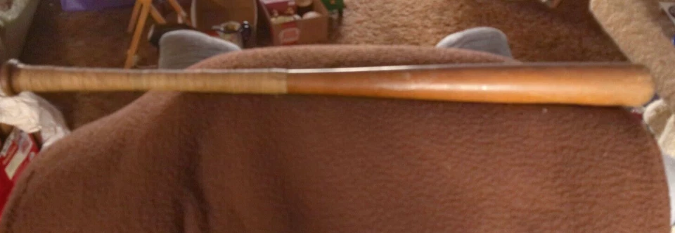 Vintage wood bat made by HILLERICH & BRADSBY 35" Major League NELLIE FOXX - Image 3 of 4