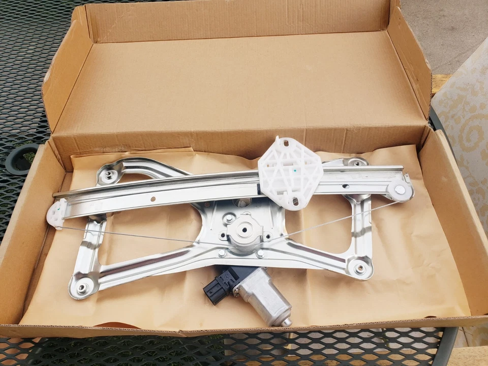 Honda Civic Window Regulator And Motor - Image 2 of 4