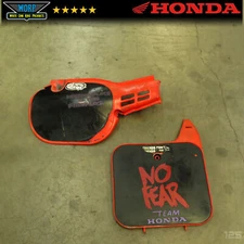 GENUINE OEM 1984 HONDA CR500R RIGHT SIDE FRAME COVER + NUMBER PLATE 83520-KA3-73